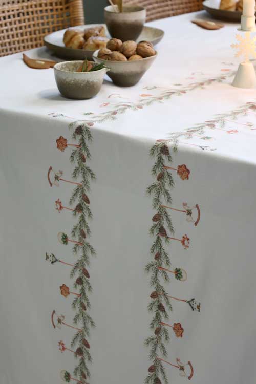 Aix Tablecloth w. garland
