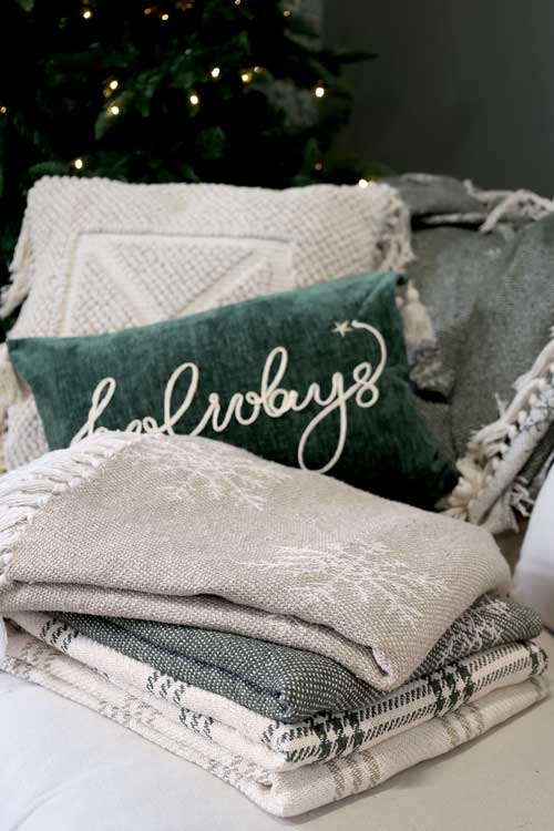 Aix Throw of surplus yarn w. ice crystals