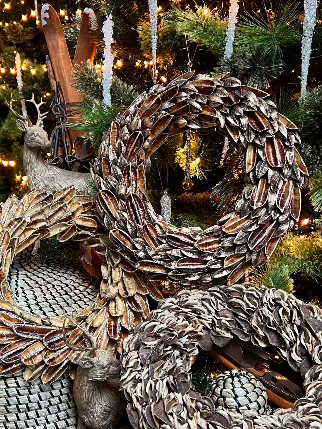 Pods Wreath Gilded Christmas