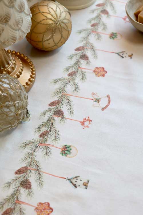 Aix Tablecloth w. garland