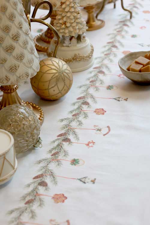 Aix Tablecloth w. garland