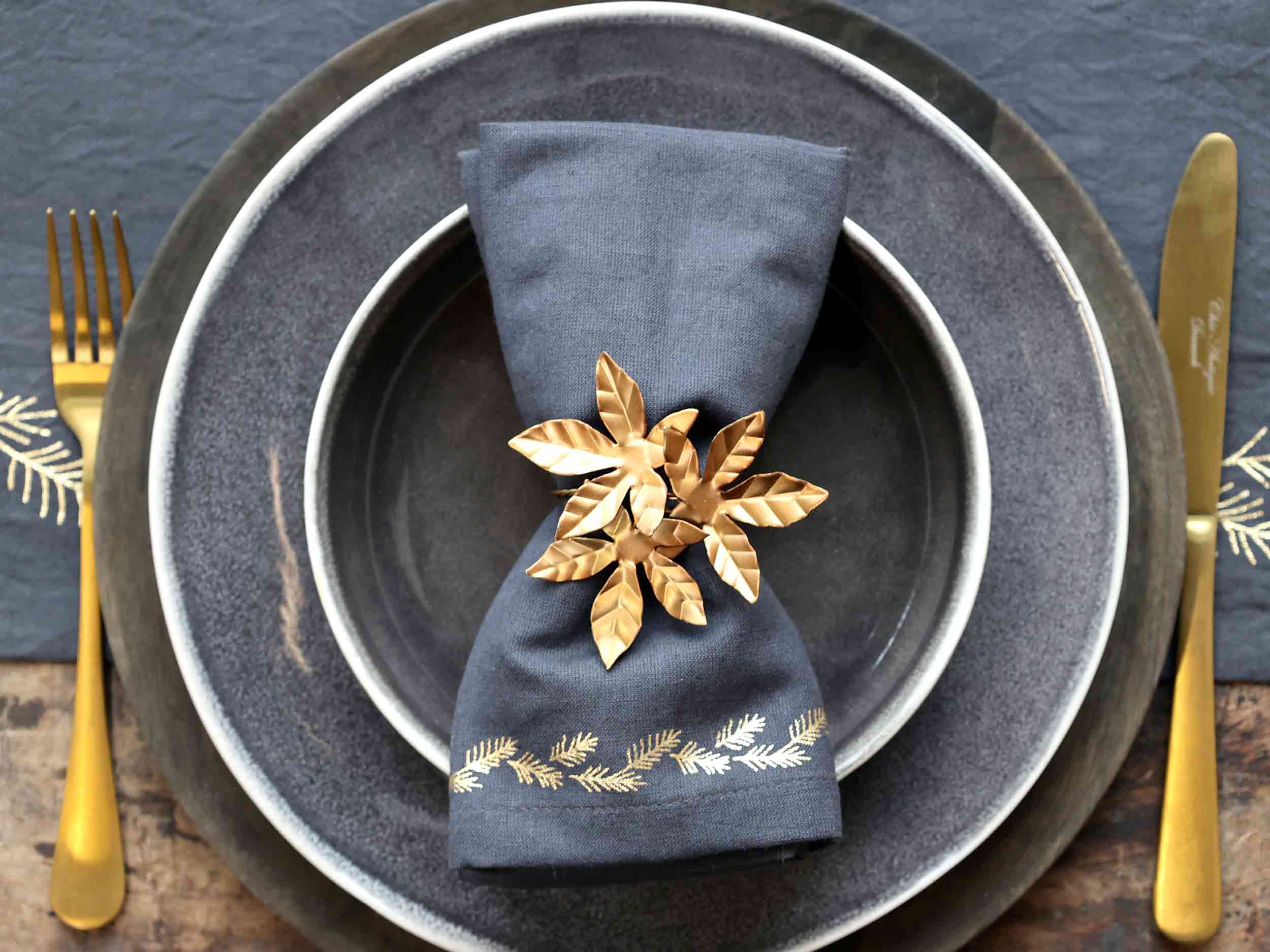 Cloth Napkin with Gold Motif - Set of 4