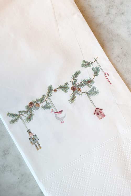 Napkin w. garland, white