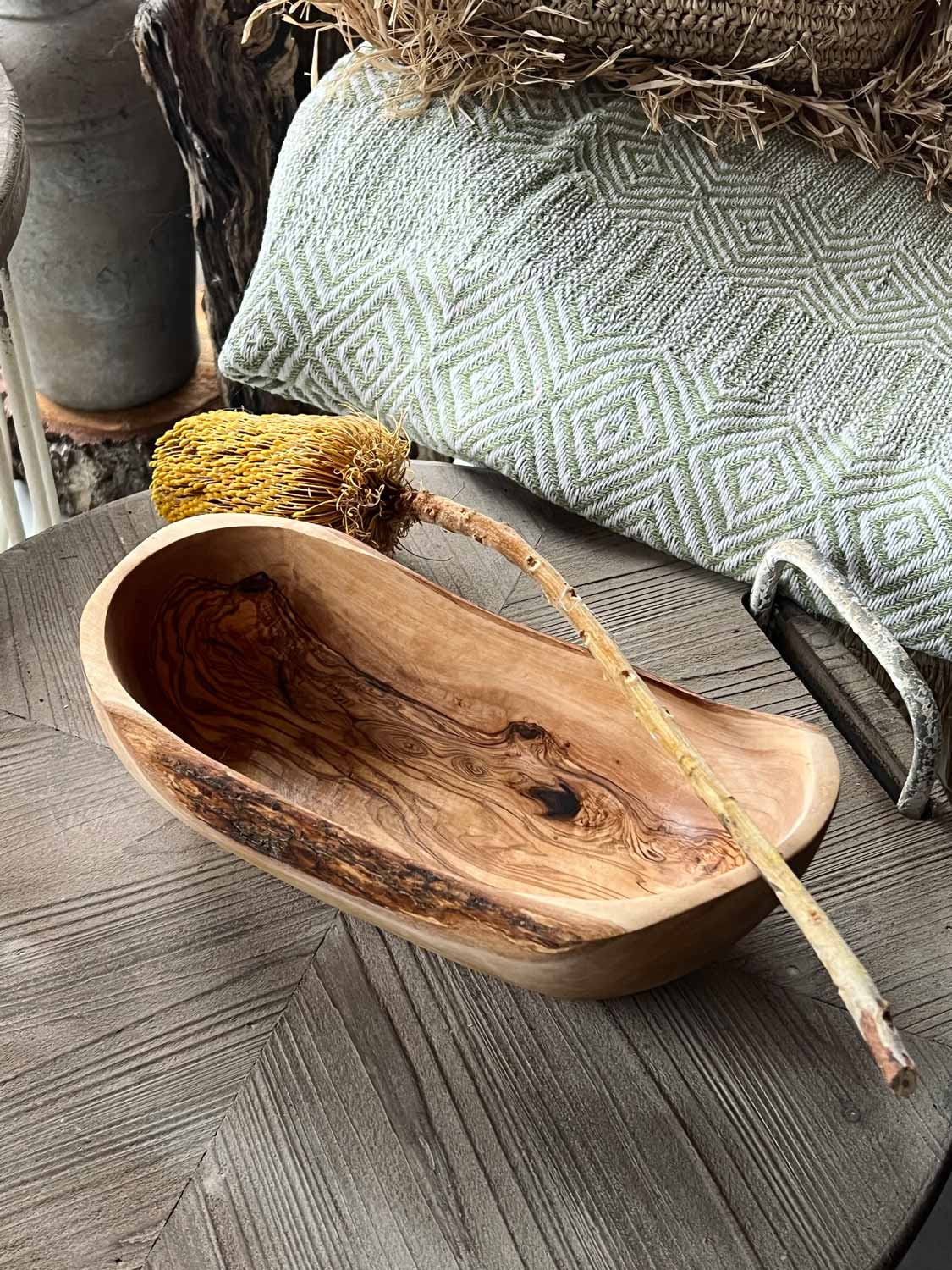 Olive-Wood-Fruit-Bowl-with-Rustic-Edge-closer