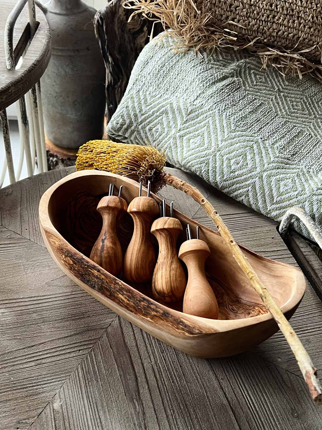 Set-of-two-corn-cob-skewers-in-bowl