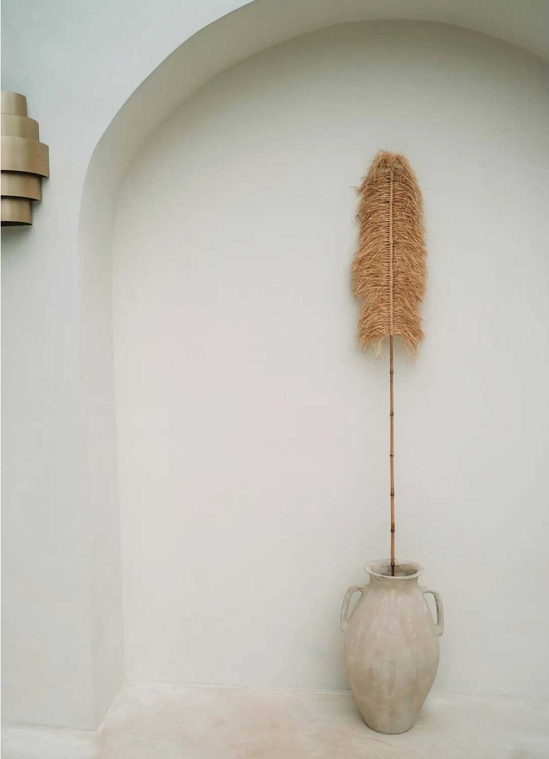 The-Raffia-Palmeira-upright-vase