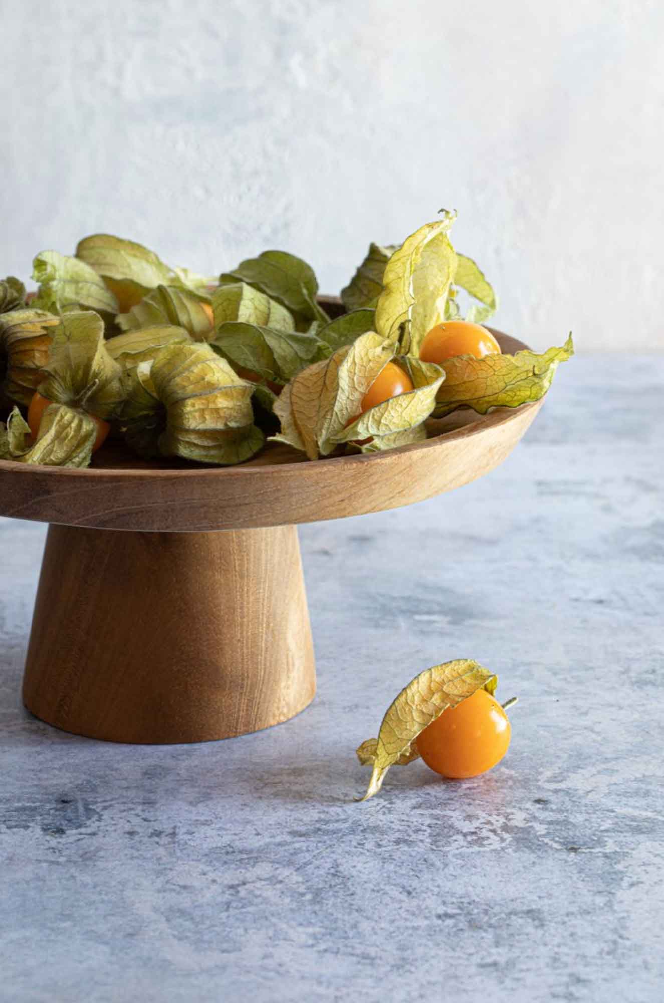 The-Teak-Root-Cake-Dish-fruit